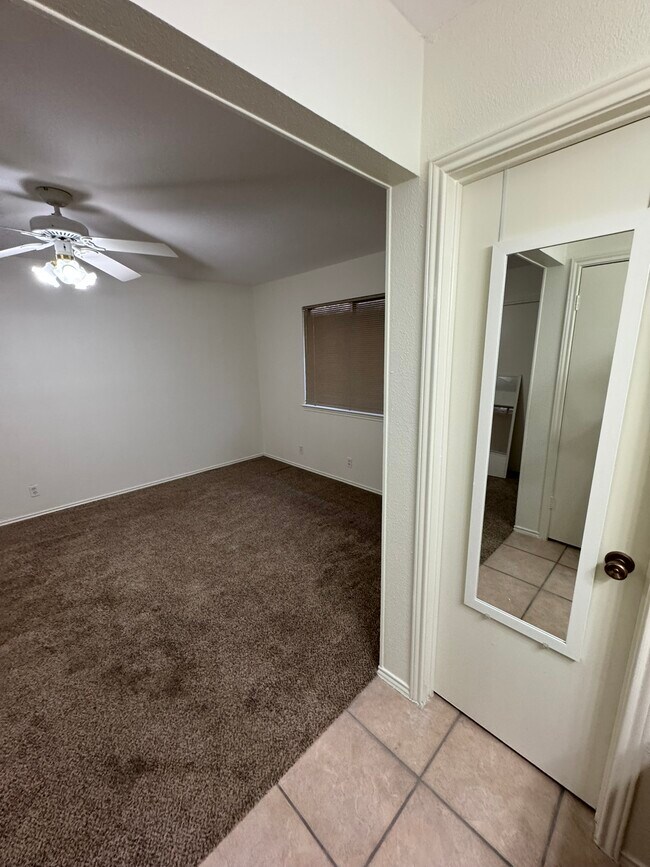 Building Photo - 9538 Cloverdale