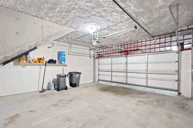 Building Photo - Gorgeous 2 Bed 2 Bath Dublin Townhome with Amenities! Centrally Located!