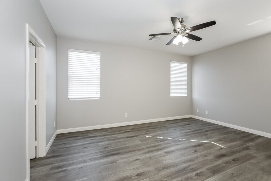 Building Photo - 5836 Sierra Cliff St