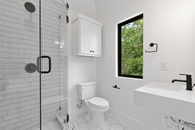 Building Photo - 2102 Eva St