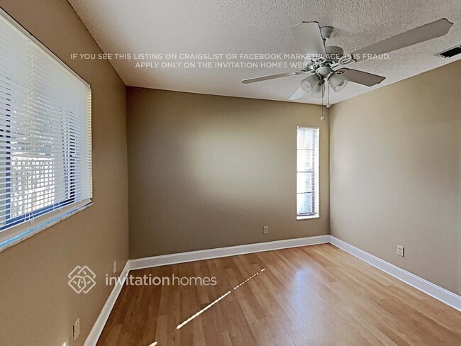 Building Photo - 3040 Oak View Dr
