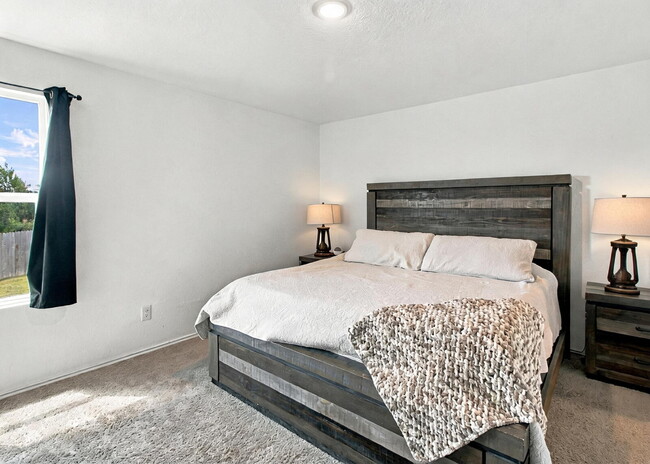 Building Photo - 3 Bedroom Home in Grace Valley