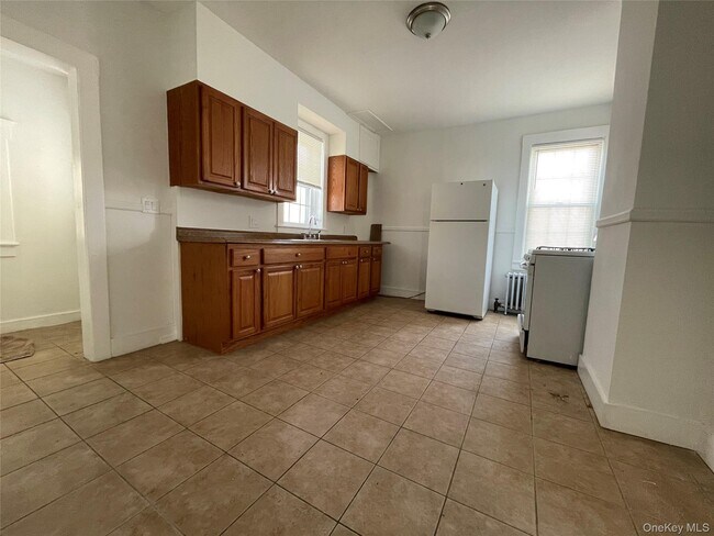 Building Photo - 502 W Nyack Rd