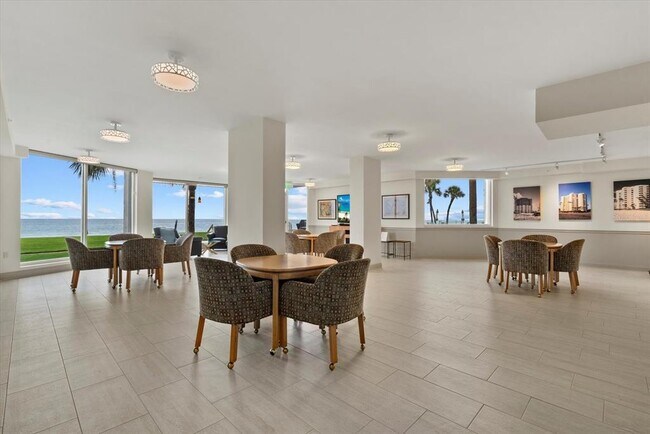 Building Photo - 1000 Longboat Club Rd