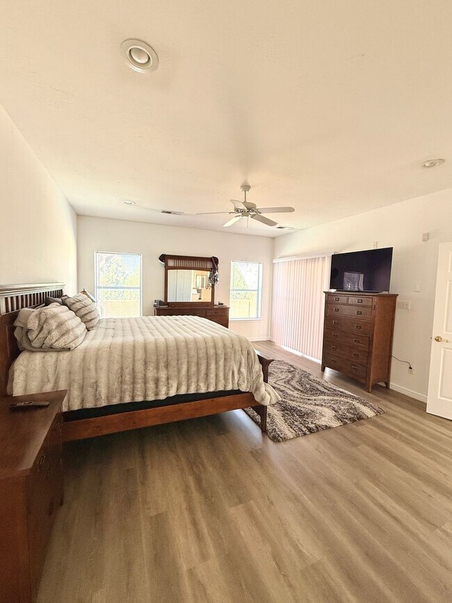 Building Photo - NE HEIGHTS