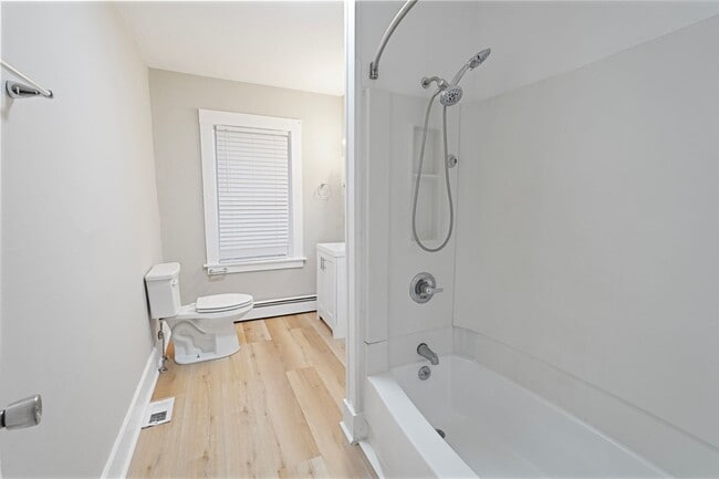 Building Photo - 175 School St