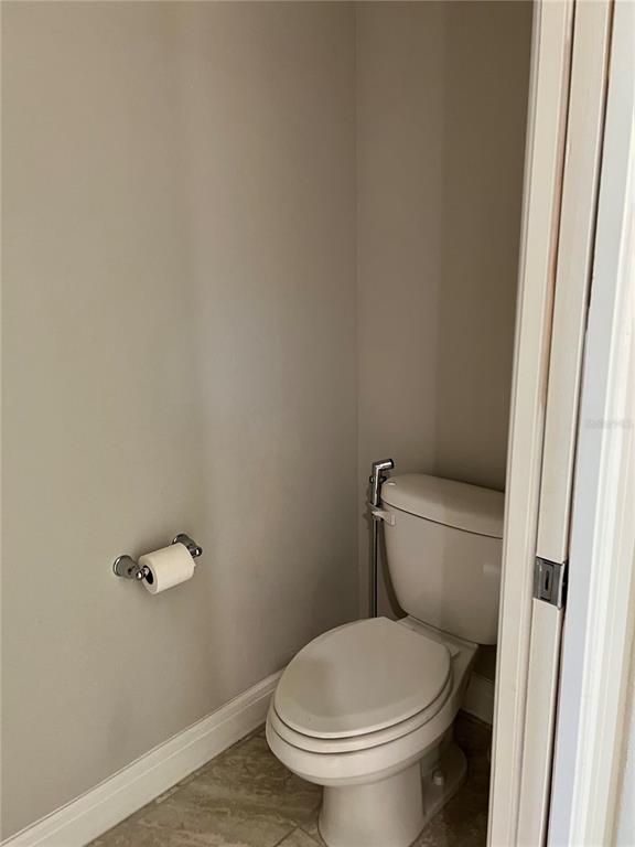 Building Photo - 5353 Royal Point Ave