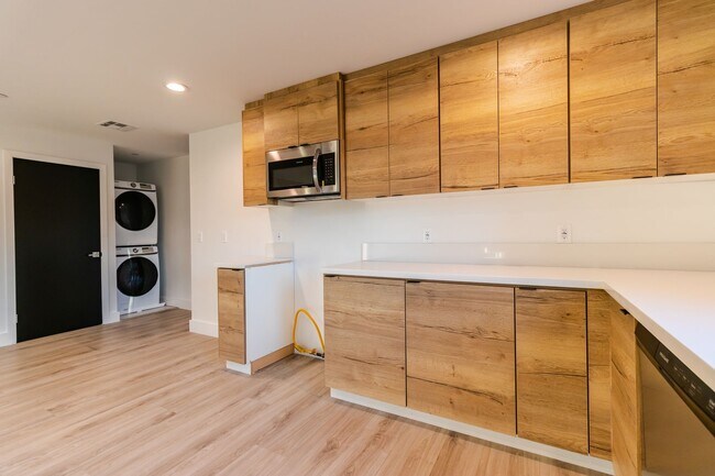 Building Photo - 5020 Pickford St