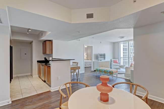 Building Photo - 1551 N Flagler Dr