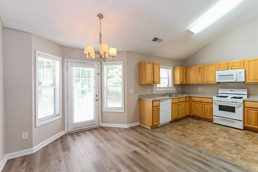 Building Photo - 335 Shadetree Ln