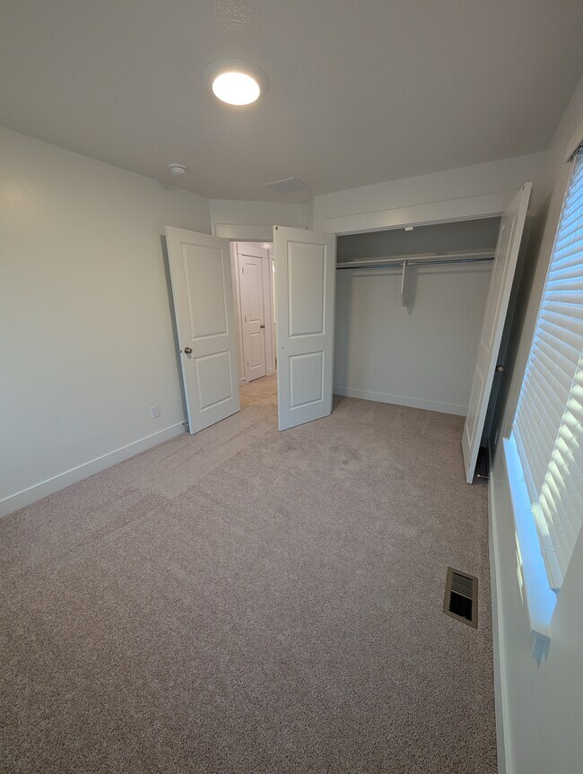 Building Photo - 258 W 925 N