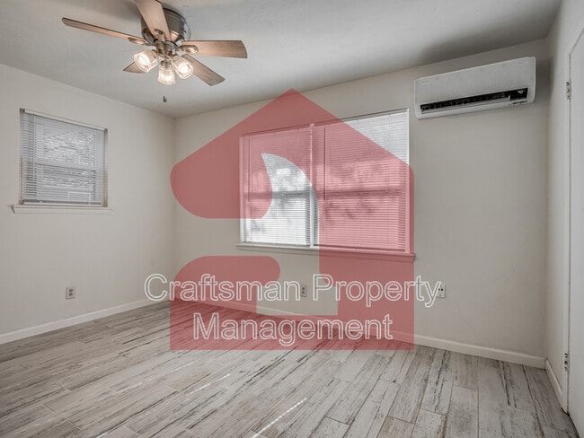 Building Photo - 224 W 5th St