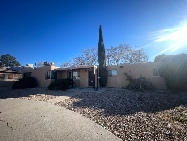 Building Photo - 3112 Colorado St NE