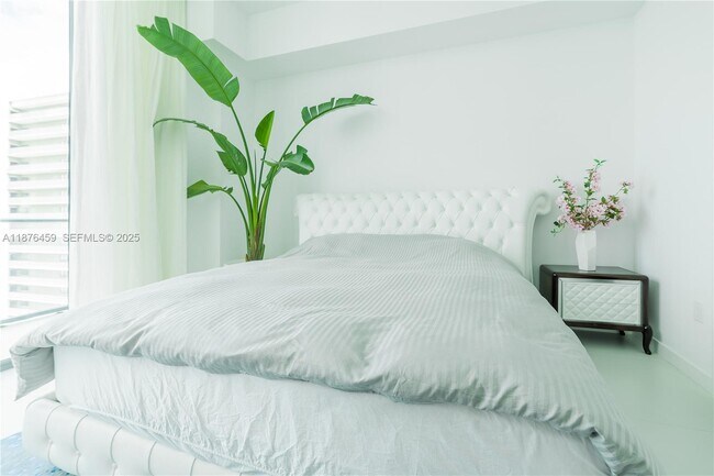 Building Photo - 501 NE 31st St