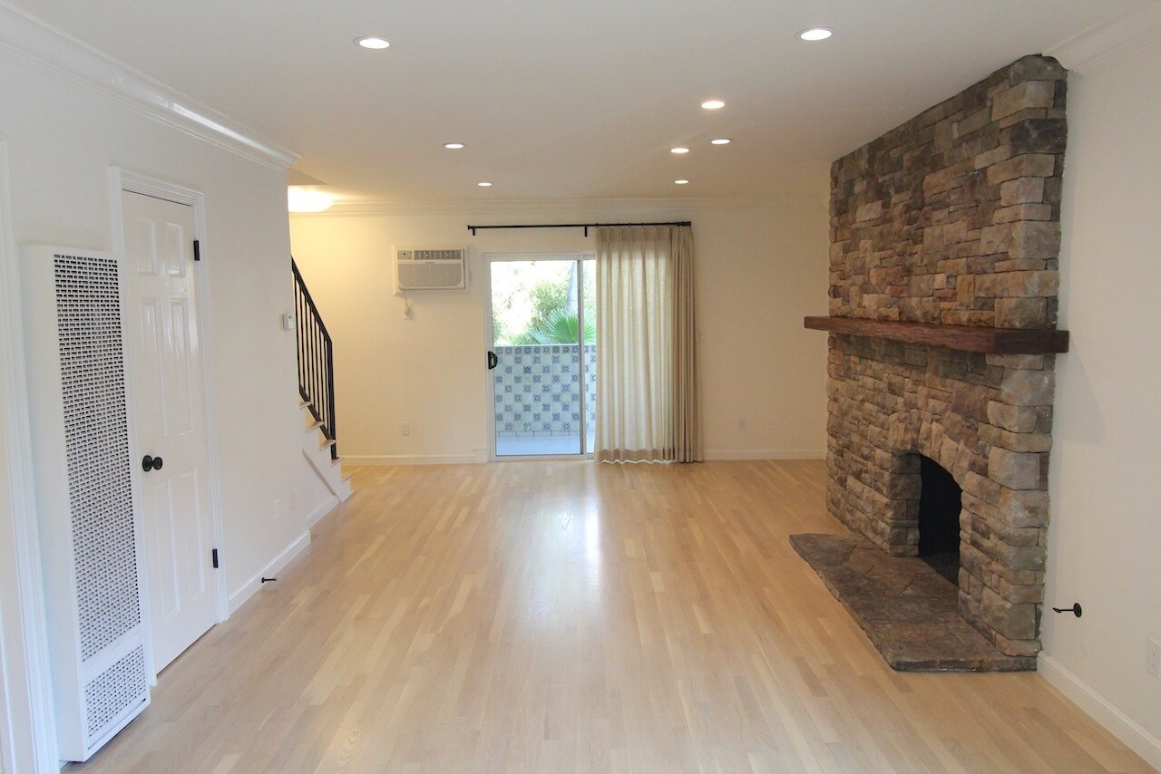 Building Photo - 6345 Primrose Ave