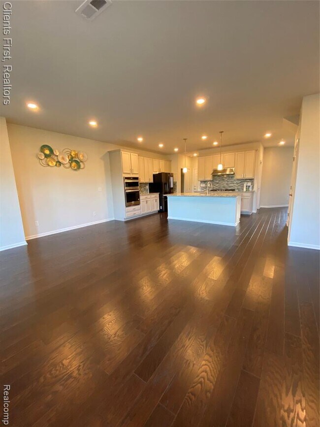 Building Photo - 22490 Woodbridge Ln