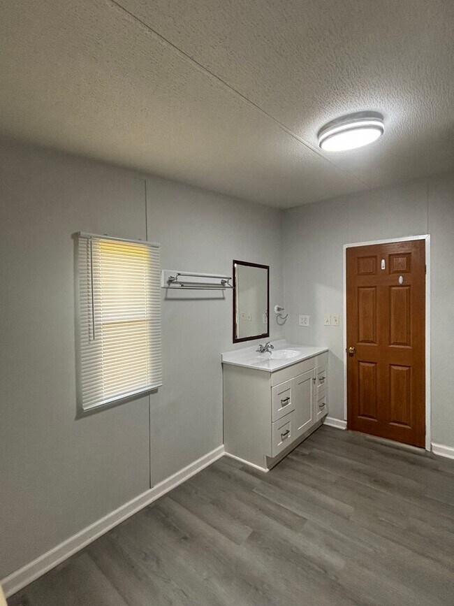 Building Photo - Wedgefield Community