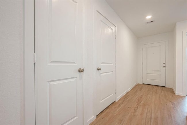 Building Photo - 3106 Elm Br Dr