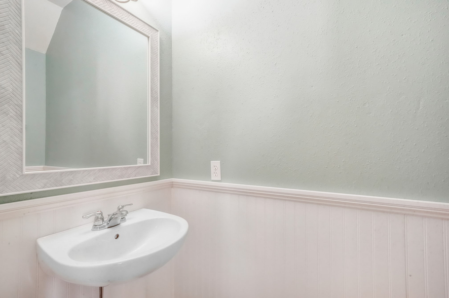 1/2 Bath - 7662 Sandy Springs Pt