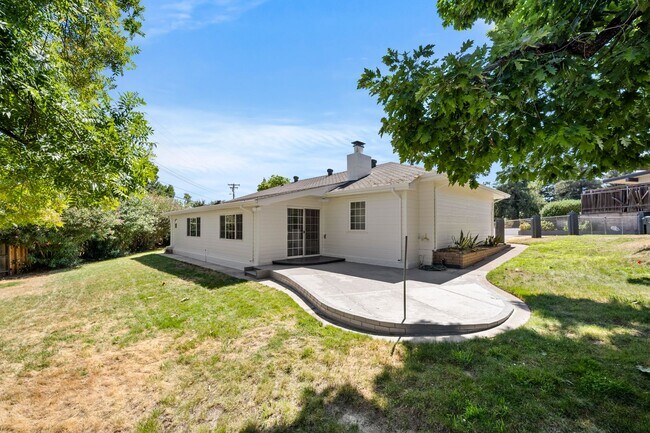Building Photo - Modern Beauty of Downtown Roseville - 3 Be...