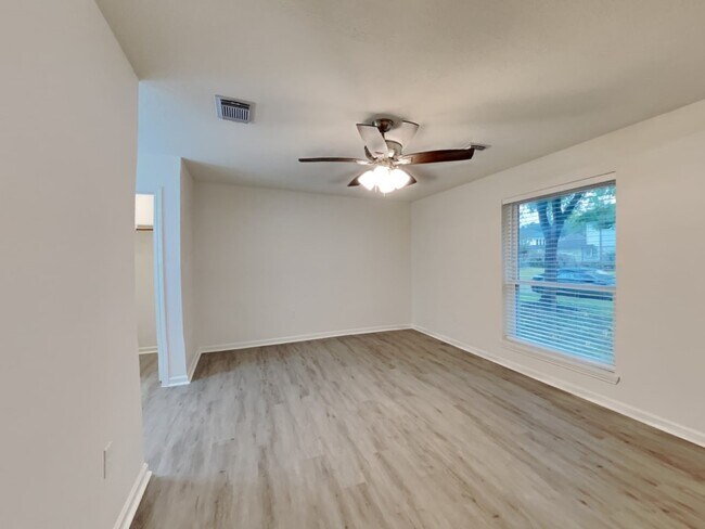 Building Photo - 10527 Mills Walk Dr