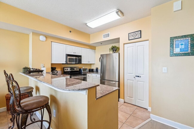 Building Photo - 9900 S Thomas Dr