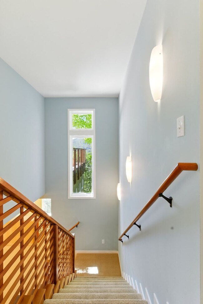 Building Photo - Gorgeous 4 bedroom home in Greenbrae with ...