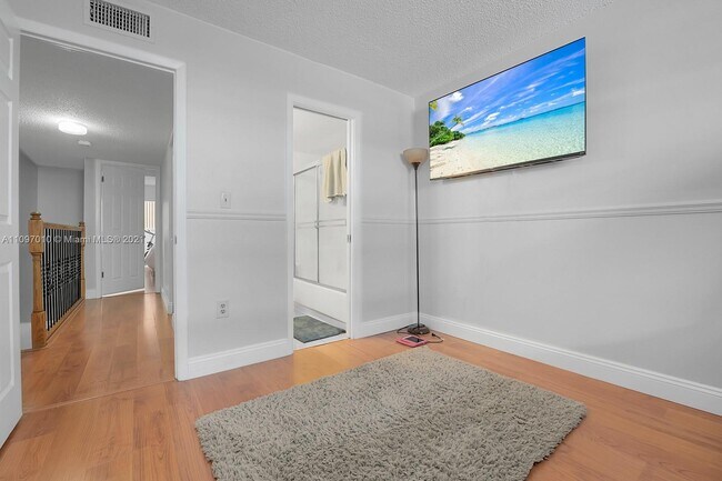 Building Photo - 1555 W 44th Pl