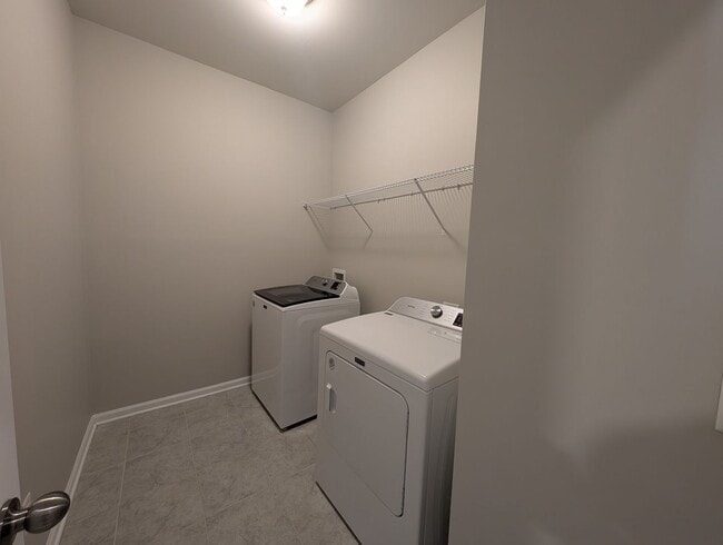 Building Photo - Gorgeous 3 beds, 2.5 bath home located in ...