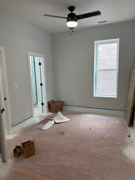 Building Photo - 1123 W Wolfram St