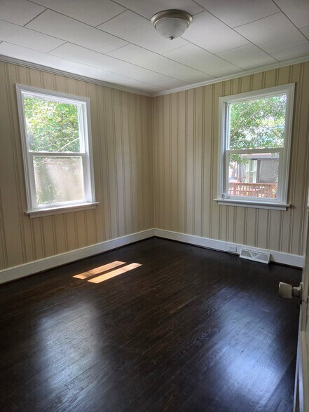 Building Photo - 701 S Rowan Ave