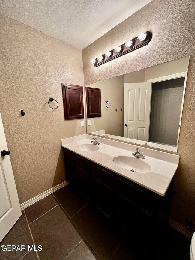 Building Photo - 11044 Bullseye St