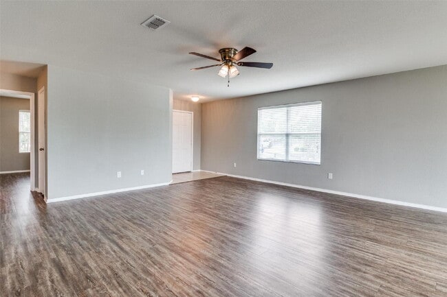 Building Photo - 1434 Raven Dr W