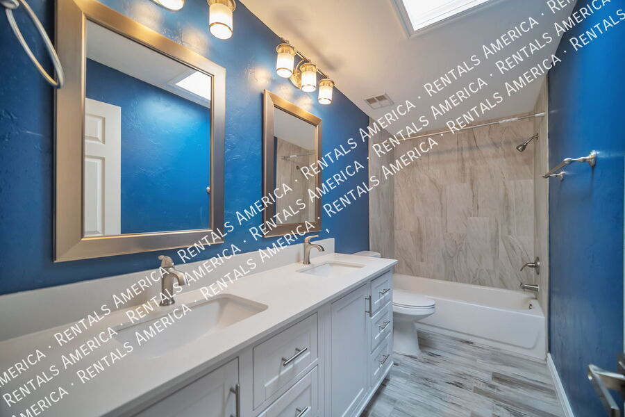 Building Photo - 330 E Mountain Vista Dr