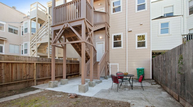 Building Photo - 330 6th Ave