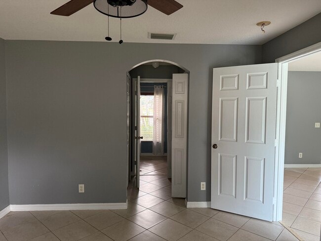 Building Photo - 1357 SE Sandia Dr