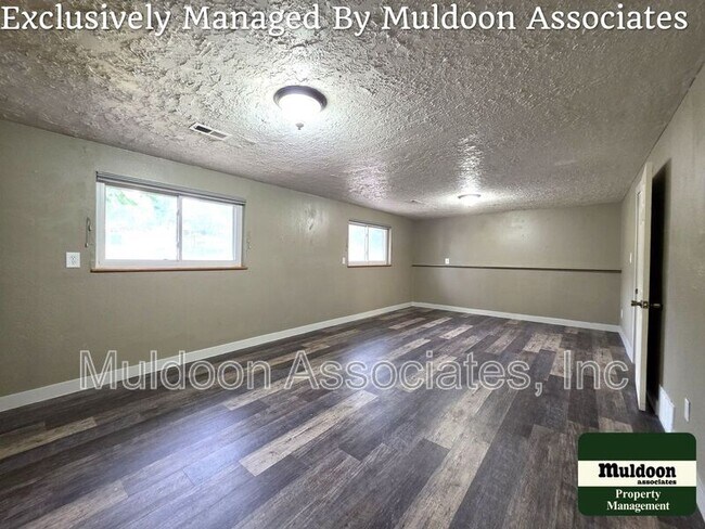 Building Photo - 1450 Luna Vista St