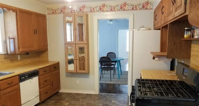 Building Photo - 2202 County Rd 1125