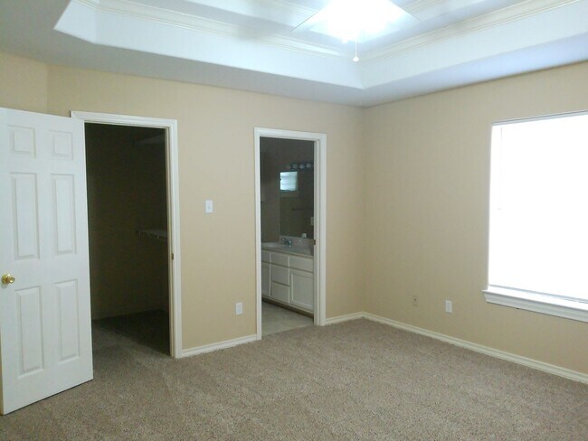 Building Photo - 1818 Rodd Field Rd