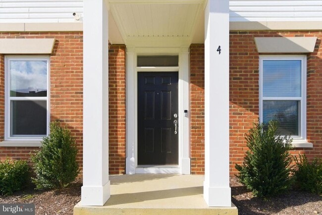 Building Photo - 4 Barton Ave