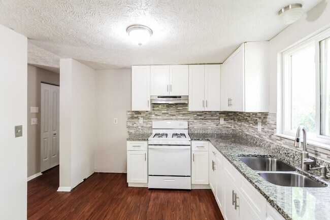 Building Photo - 2130 Scarbrough Dr
