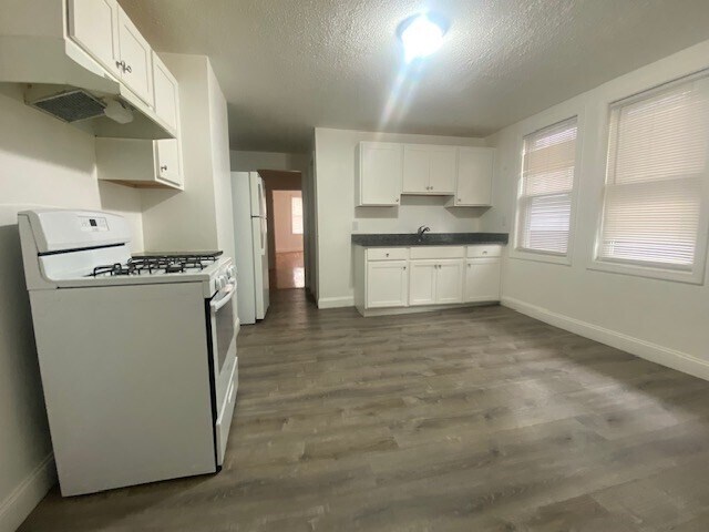 Building Photo - 176 Ferry St