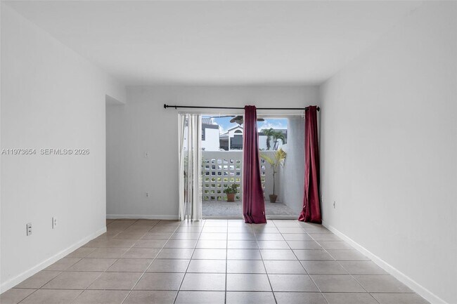 Building Photo - 9735 Fontainebleau Blvd