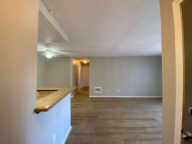 Building Photo - 2 Bedroom Condo in Arbor Hills Gated Community