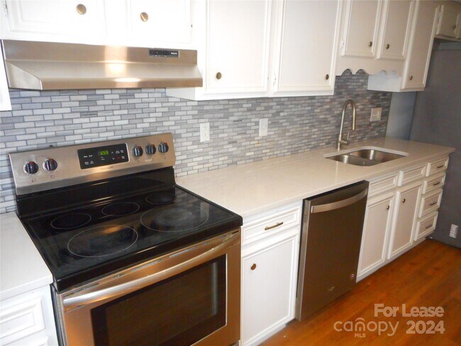 Building Photo - 10921 Hunter Trail Ln