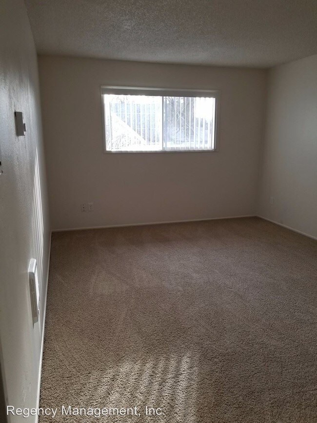 Building Photo - 704 N Broadway St