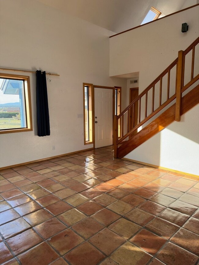 Building Photo - wonderful 3 bedroom home in serene setting