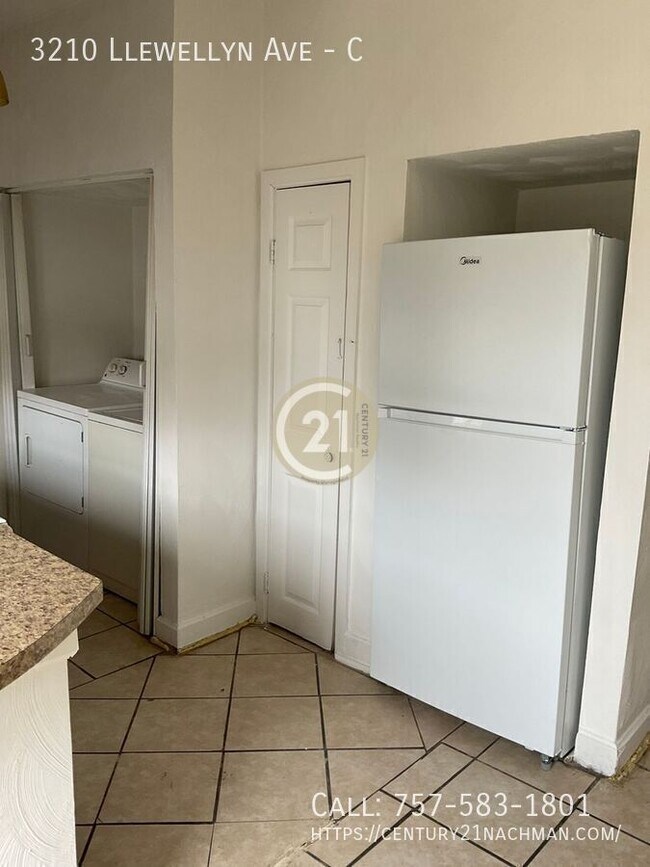 Building Photo - 3210 Llewellyn Ave