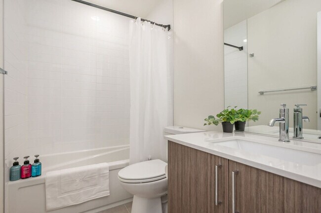 Building Photo - 4453 Aurora Ave N