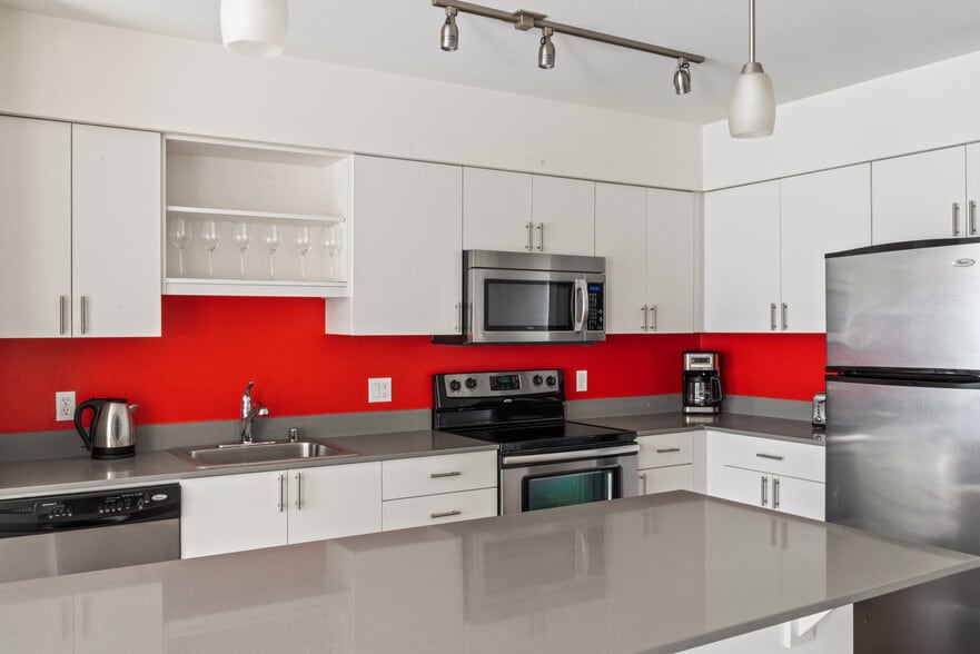 Building Photo - 330 3rd Ave W